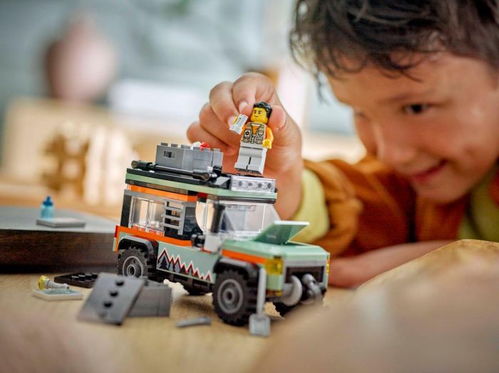Конструктор LEGO City Позашляхова гірська вантажівка 4x4