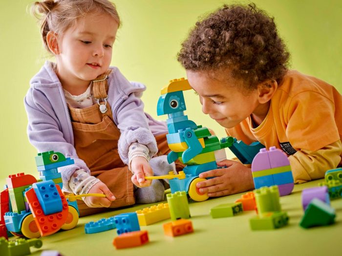 Конструктор LEGO DUPLO Town Динозаври на колесах 3в1