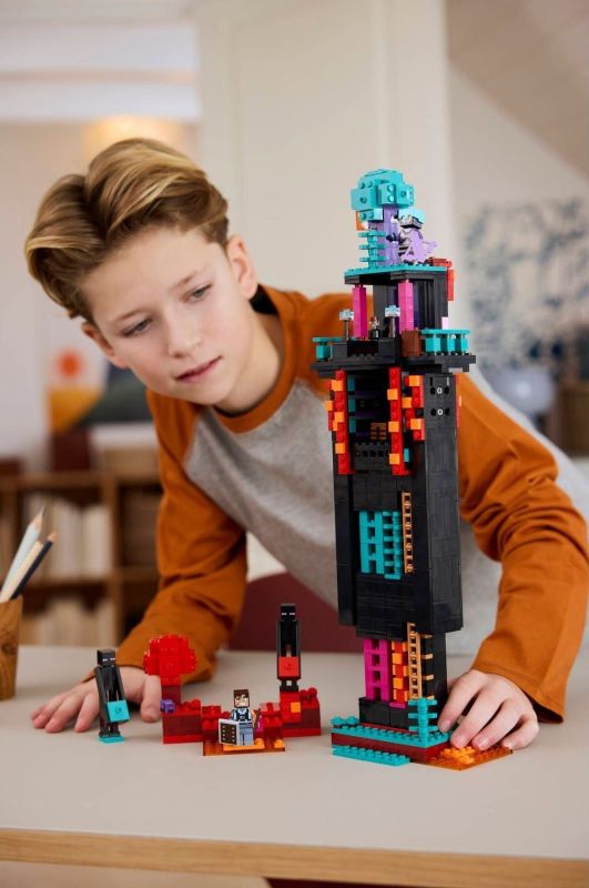 Конструктор LEGO Minecraft  Вежа Ендермена