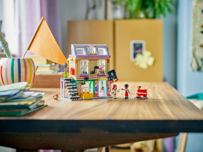 Конструктор LEGO Friends Музична крамниця і квартира