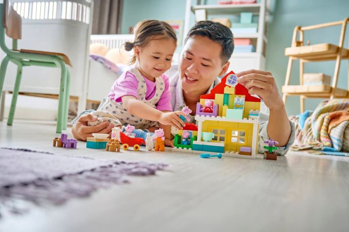 Конструктор LEGO DUPLO Peppa Pig Сімейний будинок