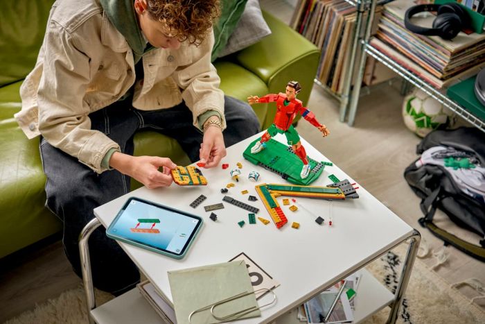 Конструктор LEGO Editions Football Кріштіану Роналду — легенда футболу