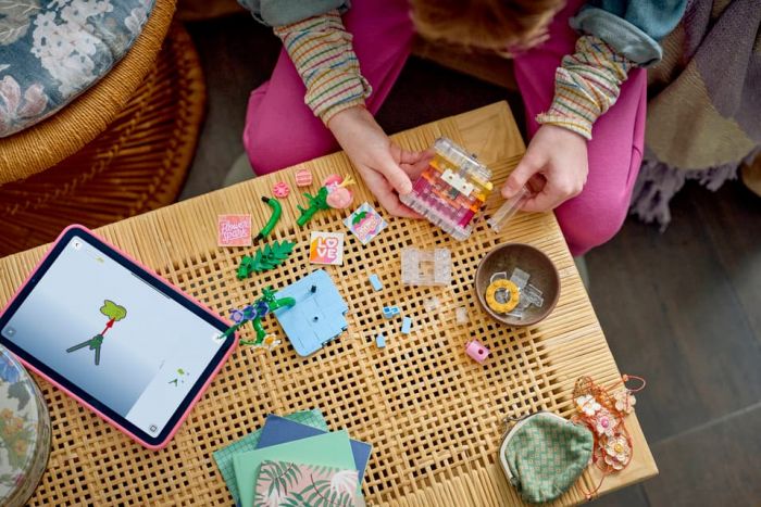 Конструктор LEGO Creator Флакон для парфумів із квітковим декором