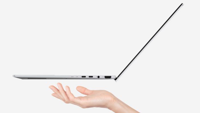 Ноутбук ASUS Zenbook 14 UX3405CA-ST1262 14" 3K OLED, Intel Ultra 5 225H, 16GB, F1TB, UMA, NoOS, Сріблястий