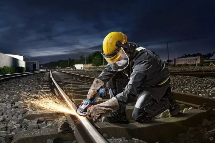 Шліфмашина кутова акумуляторна Bosch GWS 18V-11S 125мм 18В 1x5А·год 0-9000об·хв 1.7кг кейс ЗП  GAL1880CV