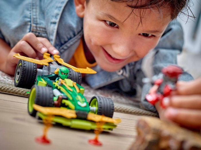 Конструктор LEGO Ninjago Автомобіль для перегонів Лойда з інерційним двигуном