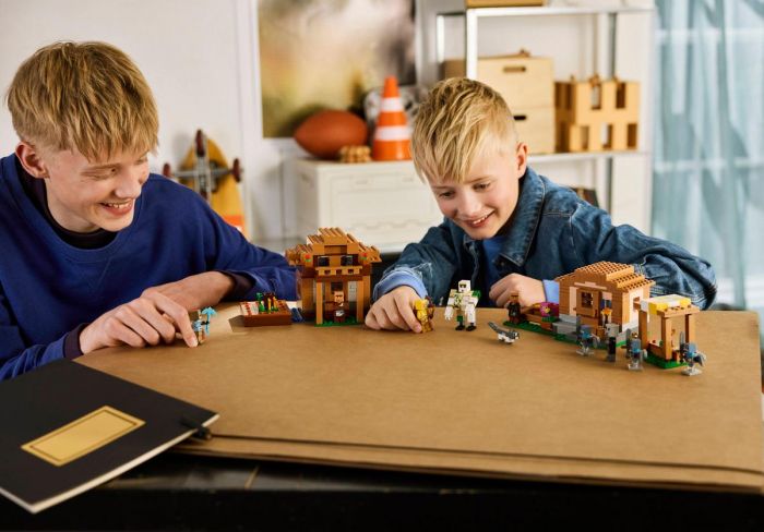 Конструктор LEGO Minecraft Напад викликача на село