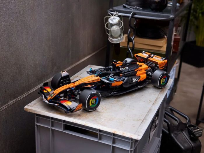 Конструктор LEGO Technic Автомобіль McLaren MCL39 F1