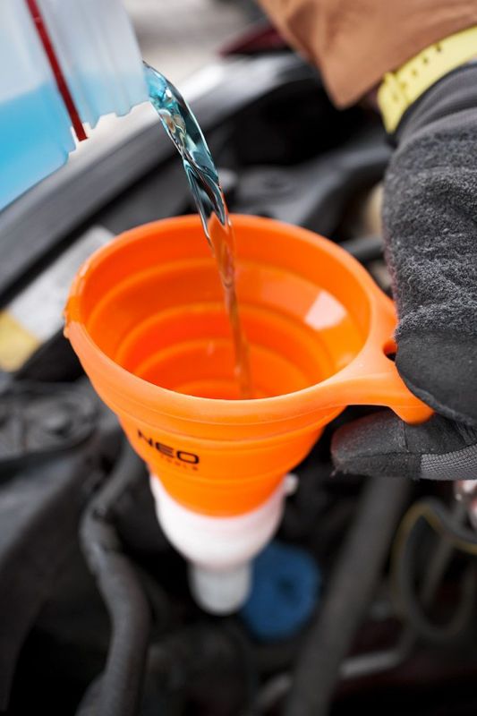 Лійка автомобільна Neo Tools (воронка)  145х105мм силікон, складна 0.85кг