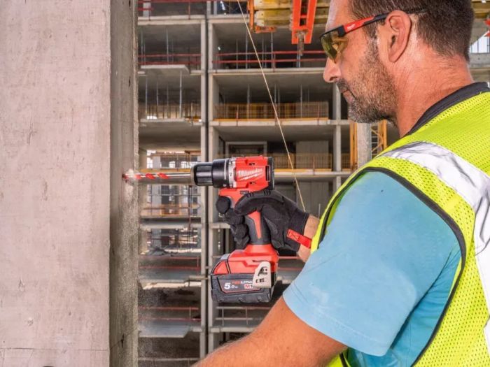 Шурупокрут-дриль акумуляторний Milwaukee M18 BLPDRC-502C 18В 2х5А·год М12-М18 60Нм 0·1700об/хв 1.5кг