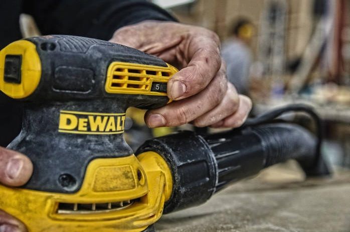 Шліфмашина ексцентрикова DeWalt 280Вт 8000-12000об/хв 125мм амплітуда 2.6мм 1.28кг
