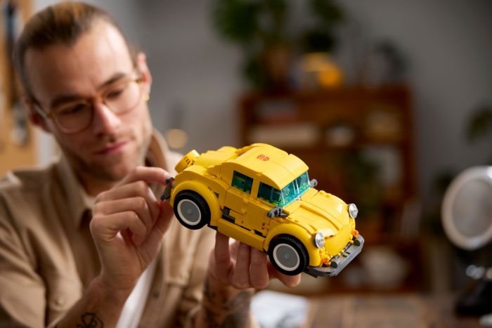 Конструктор LEGO Icons Трансформери. Бамблбі