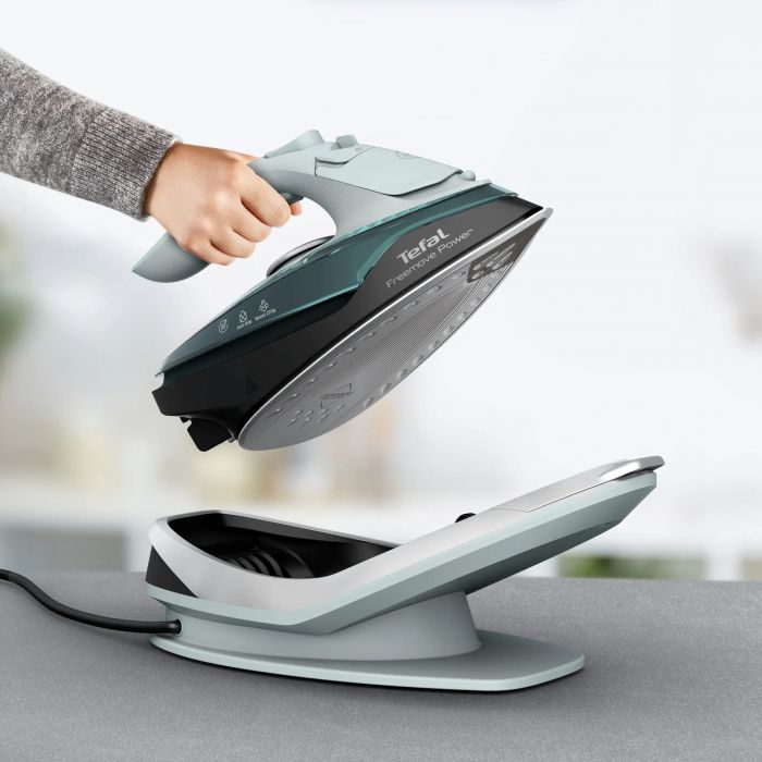 Праска Tefal безпровідна Freemove Power, 2600Вт, 250мл, паровий удар -220гр, постійна пара - 40гр, база для заряджання, автовимкнення, керам. підошва, зелений