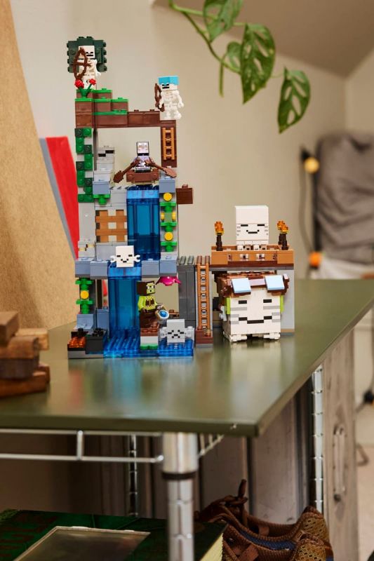 Конструктор LEGO Minecraft Станція ґастів