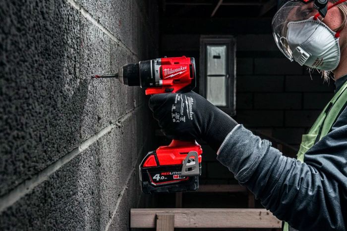 Шурупокрут-дриль акумуляторний Milwaukee М18 BLPDRC-422С 18В 1х2А·год 1х4А·год 60Нм 500·1700об/хв ЗП M12-18C кейс 1.5кг