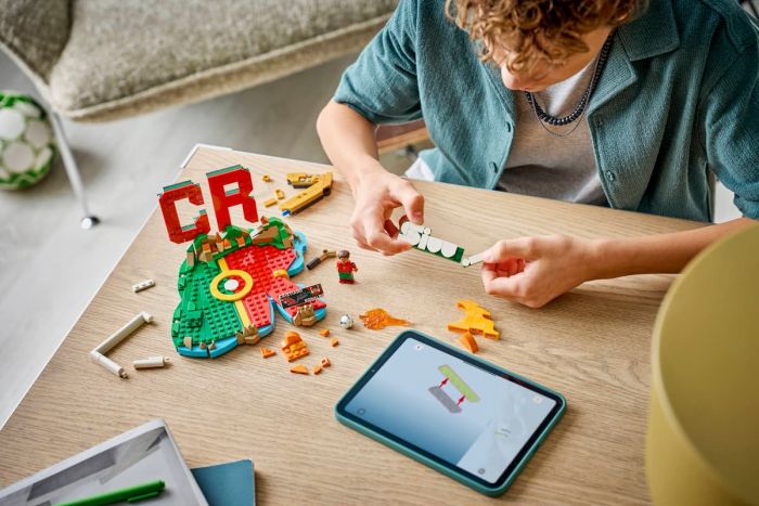 Конструктор LEGO Editions Football Кріштіану Роналду — найкращі моменти футбольних матчів