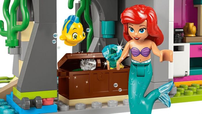 Конструктор LEGO Disney Princess Замок принцеси та королівські улюбленці