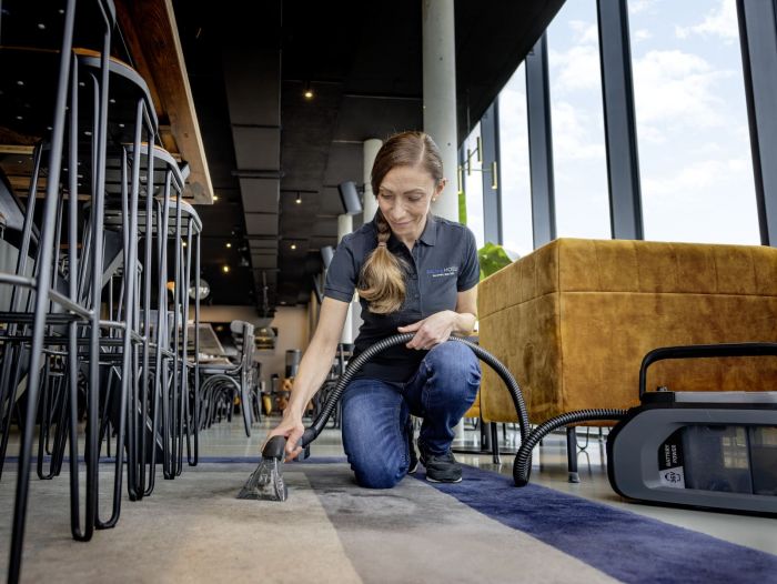 Пилосос професійний акумуляторний Karcher Puzzi 2/1 Bp 36В 16кПа контейнер 1.7/2.9л вологе/сухе прибирання  3.74кг