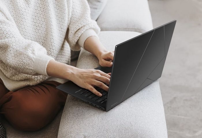 Ноутбук ASUS Zenbook 14 UM3406GA-QD009 14" WUXGA OLED, AMD AI 7 445, 32GB, F1TB, UMA, NoOS, Чорний