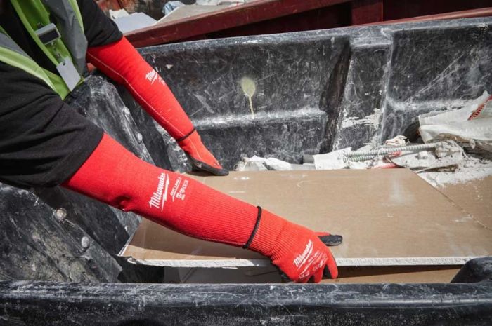 Нарукавники робочі Milwaukee, високоеластичний нейлон, 40см, червоний