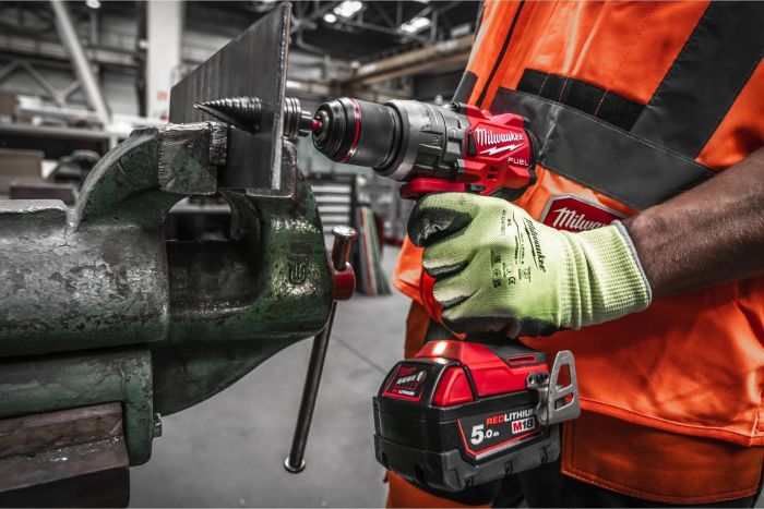 Набір із двох акумуляторних інструментів Milwaukee M18 M18FPP2A3-502X шурупокрут-дриль M18 FPD3-0X гвинтоверт ударний M18 FID3-0X акб М18 1х5А·год ЗП M12-18FC TURBO кейс