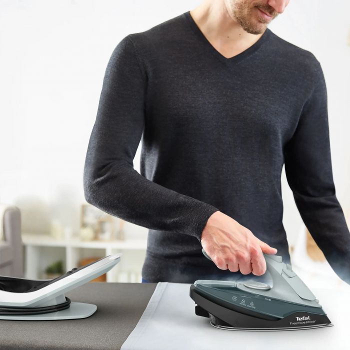 Праска Tefal безпровідна Freemove Power, 2600Вт, 250мл, паровий удар -220гр, постійна пара - 40гр, база для заряджання, автовимкнення, керам. підошва, зелений
