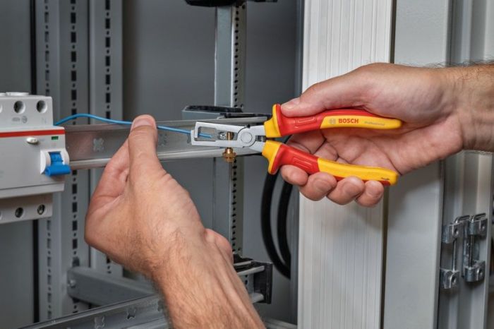 Знімач ізоляції універсальний Bosch Professional, 160 мм, VDE