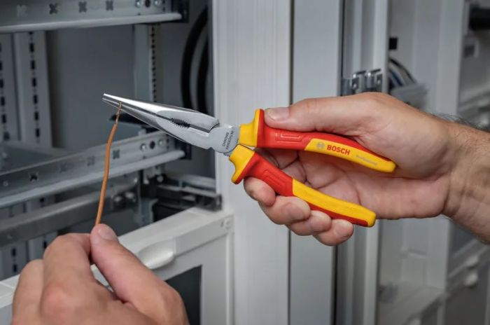 Плоскогубці з довгим носом прямі Bosch Professional, 200 мм, VDE