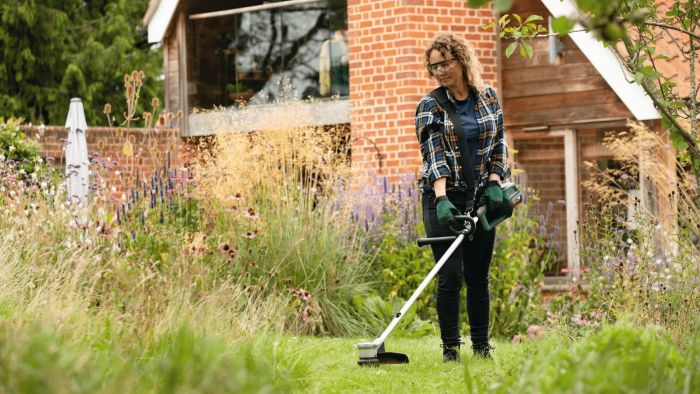 Тример садовий акумуляторний Bosch AdvancedGrassCut 36V-33 36V 33см 1х2А·год ЗП  AL 36V-20 4кг