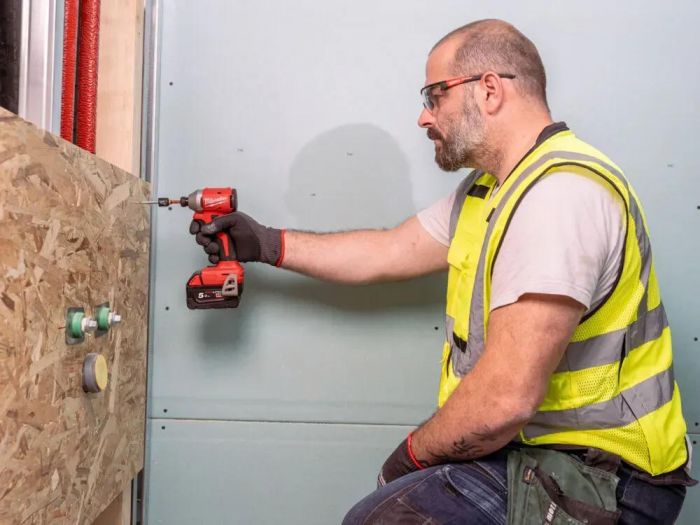 Гвинтоверт ударний акумуляторний Milwaukee M18 BLIDRC-402C 18В АКБ 2х4А·год 0-3600об/хв 190Нм ЗП M12-18C кейс 1.3кг