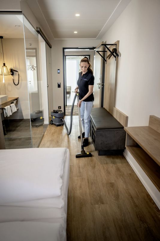 Пилосос професійний Karcher T 15/1 MODULAR RANGE! 585Вт 185мБар контейнер 15л сухе прибирання 6.40кг