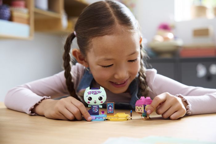 Конструктор LEGO Gabby's Dollhouse Друзі-коти Ґаббі з кубиків
