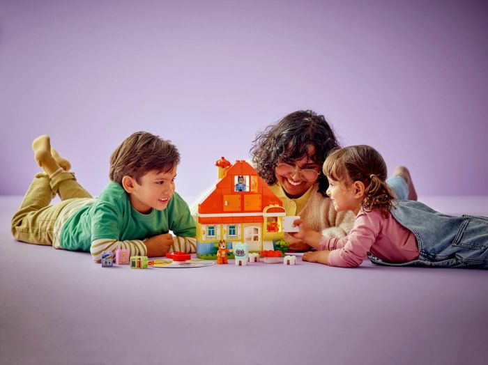 Конструктор LEGO DUPLO Bluey Родинний дім Блуї із грою на запам'ятовування